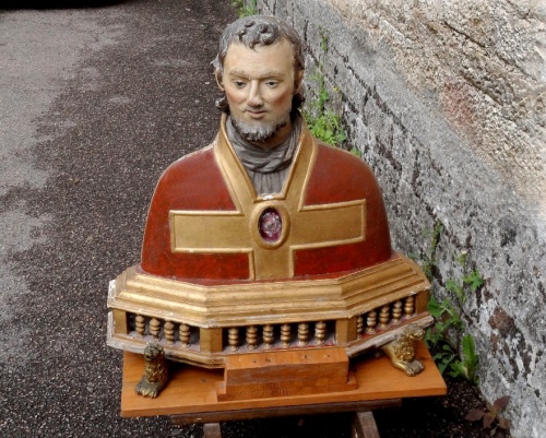 Remise du bâton de Saint Vorles et intronisations de nouveaux confrères dans la Confrérie Saint Vorles en juin 2012