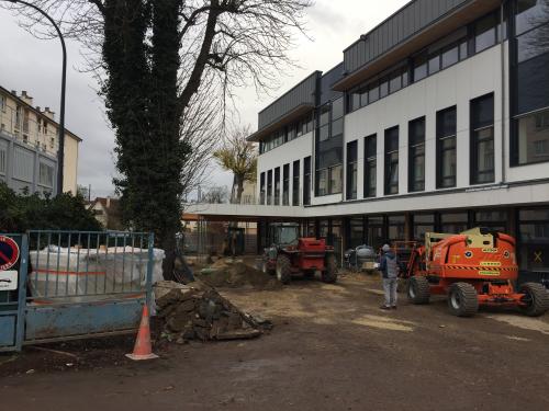 (9) Cour côté avenue de St Paul - CAAPE