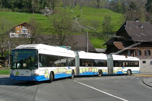 Bus articulé - Trolleybus bi-articulé du carrossier Hess.jpg