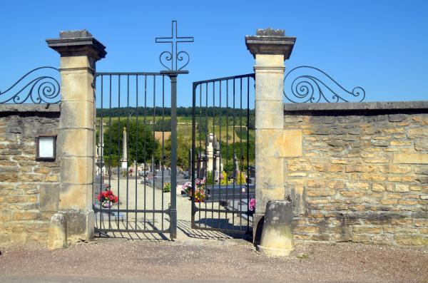L'église et le cimetière de Belan-sur-Ource