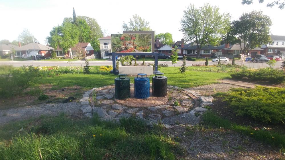 Jardin Pédagogique du Collège Nouvelles Frontières au printemps, le 20 mai 2022