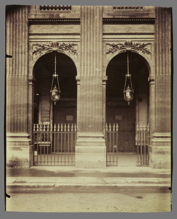 Atget Paris Palais Royal 605x750 Le Paris de 1900 par Atget 