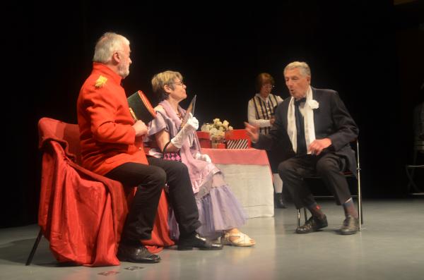 Représentation de "La Joyeuse Troupe" au Totem