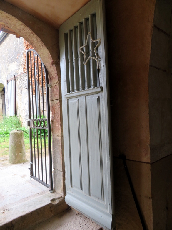 La chapelle d’Esmorots, hameau de Fontaine en Duesmois, enfin restaurée, a été ouverte aux visiteurs avec "Un jour, une église"…