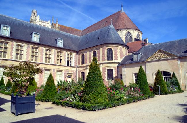 Escapade entre sœurs en Bourgogne : Jour 4 - La Cathédrale de Sens et Ervy-le-Châtel