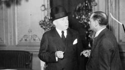 1936 M. Salengro, ministre de l'Intérieur, et un journaliste (cliquer sur la photo pour l'agrandir)