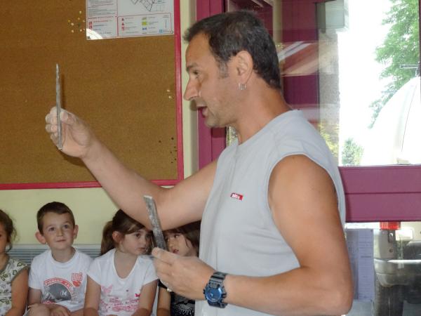 Les élèves de la Moyenne Section et de la Grande section de la Maternelle Cailletet se sont initiés à la sculpture avec Arno Mercier