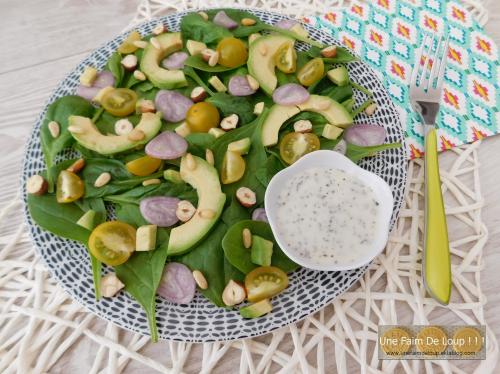 Salade d’épinards, avocat et noisettes