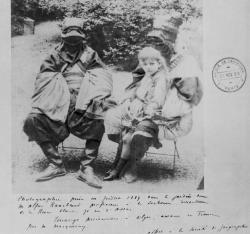 Touaregs prisonniers à Alger, amenés en France par M. Marqueray (Photo prise en juillet 1889)