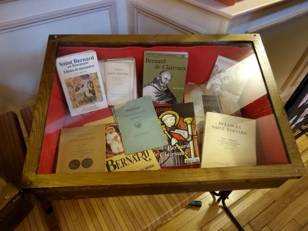 Une belle exposition de mini-enluminures réalisées par des enfants en l'honneur du 900ème anniversaire de la création de l'abbaye de Clairvaux