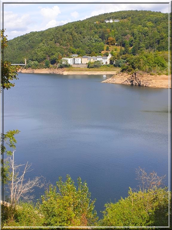 950 - Arrêt en Presqu’île de Laussac à Thérondels en Aveyron (12)