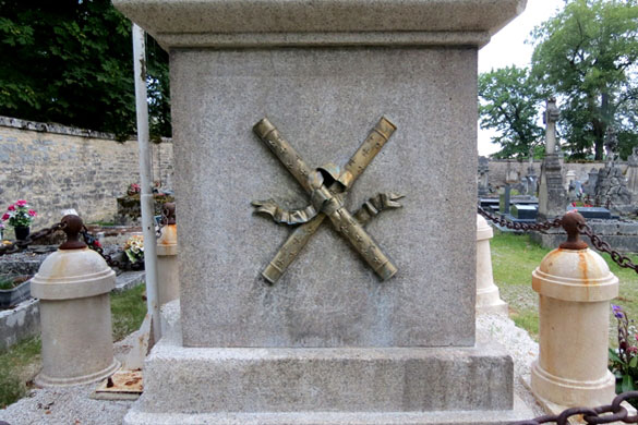 Le mausolée du Maréchal Marmont, duc de Raguse, s'élève majestueusement au cimetière saint Vorles de Châtillon-sur-Seine