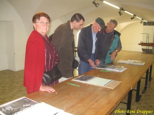 La foire aux livres et aux vieux papiers au jardin de la Mairie...