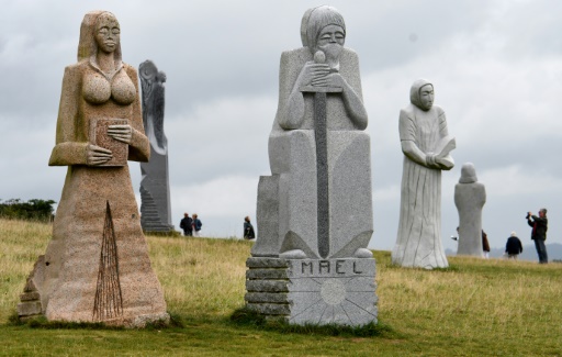 En Bretagne, la Vallée des saints, un terrain de jeu unique pour les sculpteurs