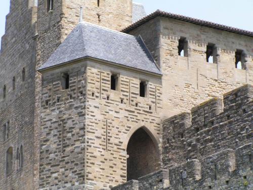 Carcassonne  (Aude)  :  les remparts et le château comtal  