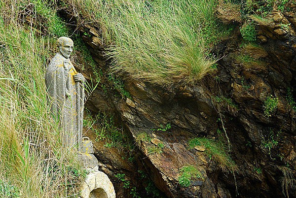 800px-Statue_St-Gildas_07082.jpg