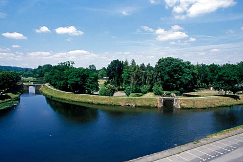 bassin-de-jonction-du-canal-du-blavet-et-du-canal-de-nantes.jpg