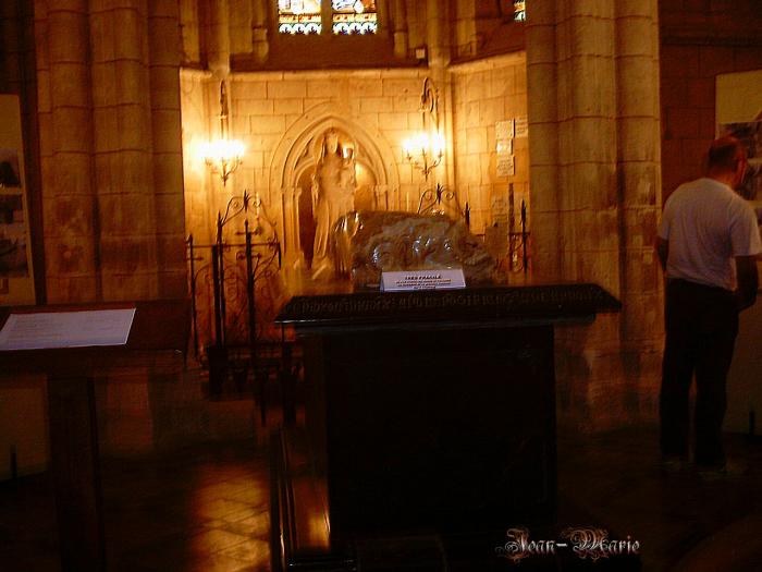 la Collégiale notre-dame d'Uzeste (gironde)