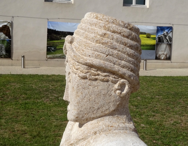 Eric de Laclos a terminé de sculpter les deux statues de Vix...