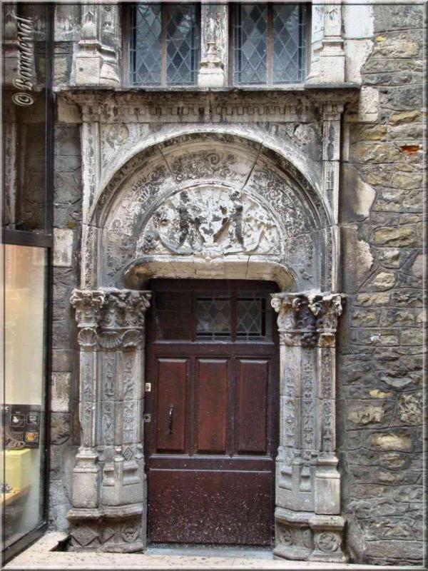 Villefranche-de-Rouergue Aveyron porte de la Maison Combettes
