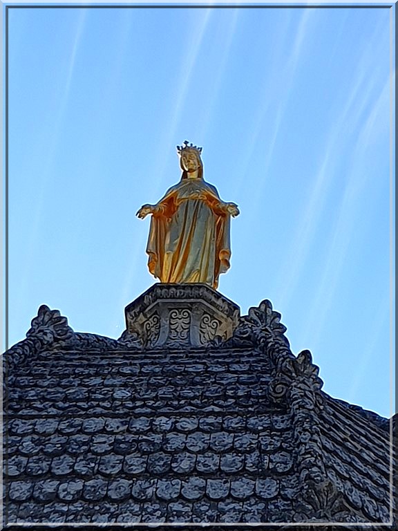1012 -  Forcalquier dans les Alpes de Haute-Provence (04)