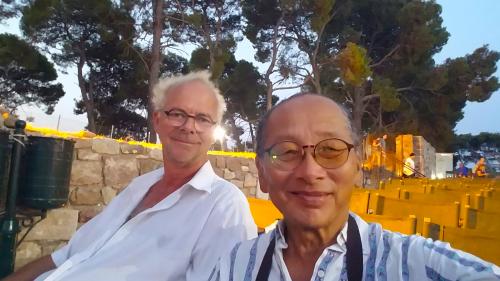 Le balcon posé sur la mer (43-1) à Λέσβος. Le balcon de la fête populaire