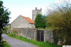 LES REMPARTS DE BAZOCHES-AU-HOULME (Orne)