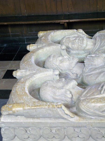 Saints Victoric, Gentien et Fuscien, martyrs († v. 303)