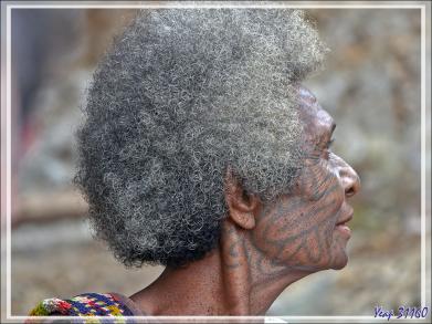 Le débarquement a eu lieu avec des images très colorées en pré-spectacle Sing Sing, qui sera peut-être le plus beau de tous - Tufi - Maclaren Harbour - Province d'Oro - Papouasie Nouvelle-Guinée