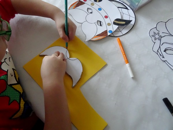 Un atelier "Masques" à la médiathèque de Laignes...