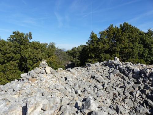 Grotte du tonneau et oppidums