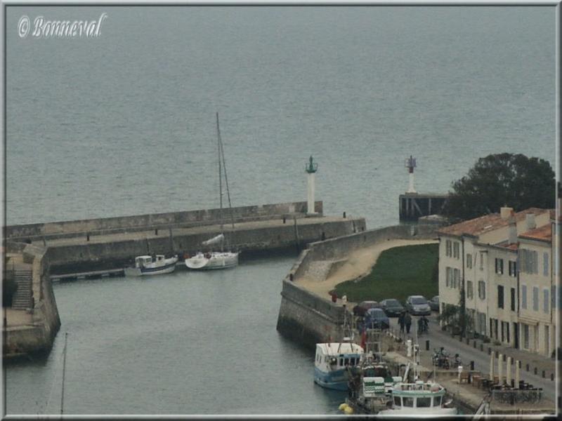 Saint-Martin-de-Ré entrée du port et le Corps de Garde du Havre