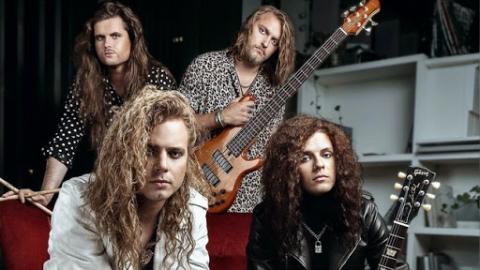 BLOODY HEELS - Les détails du nouvel album Ignite The Sky ; "Criminal Masterminds" Clip