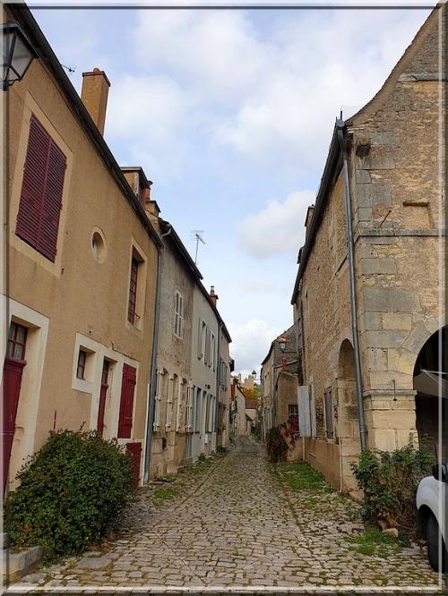 1032 - Noyers-sur-Serein dans l’Yonne (89) 