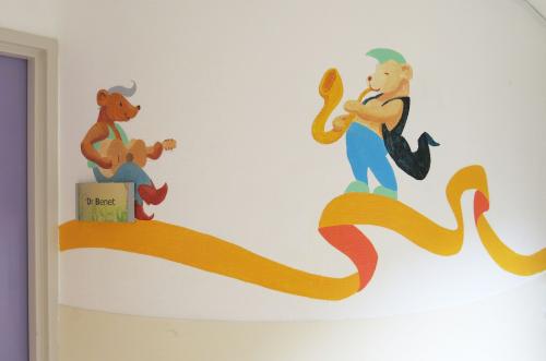 Dr Benet Draguignan pédiatrie guitare santiags saxo