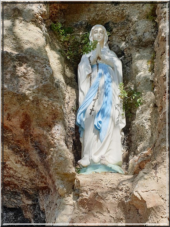 1012 -  Forcalquier dans les Alpes de Haute-Provence (04)
