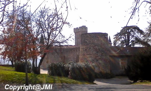 suite (SAINTE CROIX DU MONT. Adresse : Château de Tastes - 33410 Sainte Croix du Mont,cette semaine je vous emmène voir Sainte Croix du Mont   le château