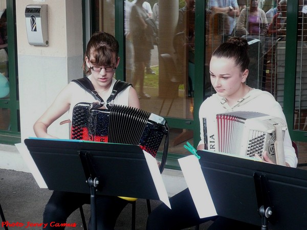 Un beau concert de France-Accordéon a été donné au Salon des Peintres des Amis du Châtillonnais