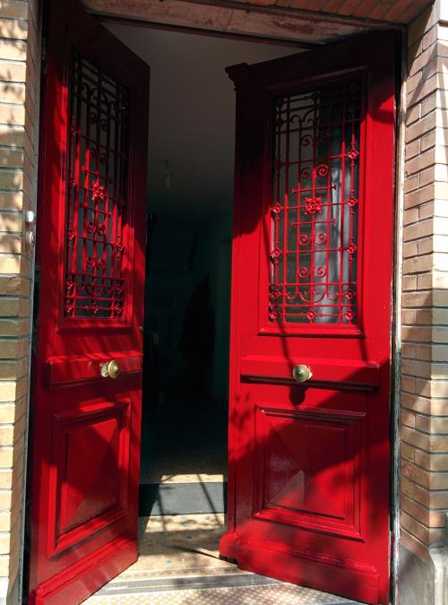 La porte d'entrée.