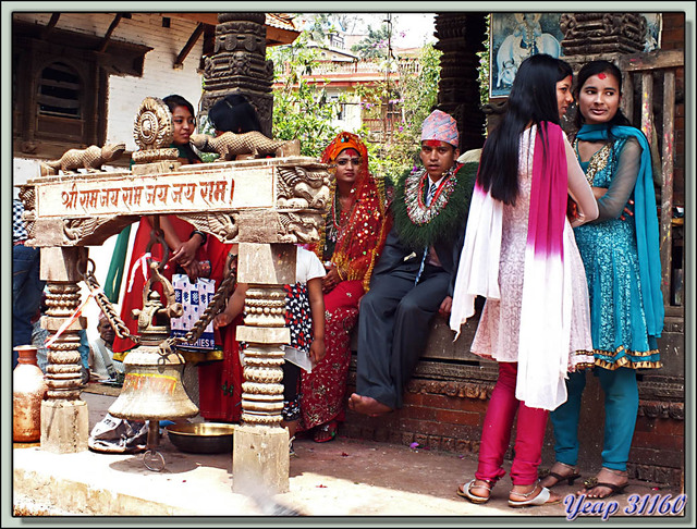 Blog de images-du-pays-des-ours : Images du Pays des Ours (et d'ailleurs ...), Temple Amar Narayan Mandir: cérémonie de mariage - Le marié a mal aux pieds - Tansen (Palpa) - Népal