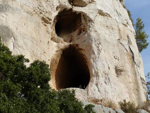 Grotte du tonneau et oppidums