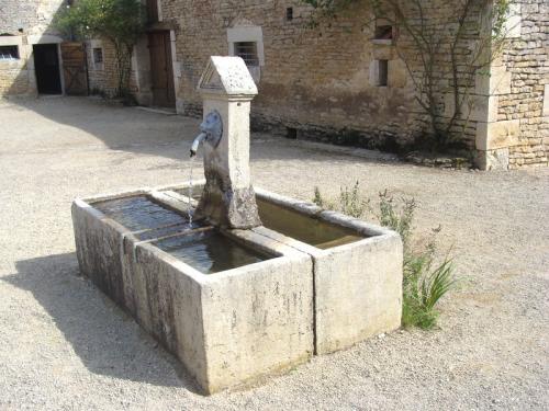 -L'Atelier des petites croix à Vanvey