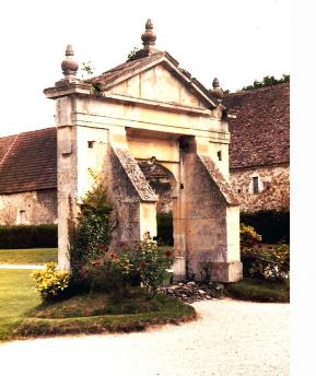 LES REMPARTS DE LOUVAGNY (Calvados)