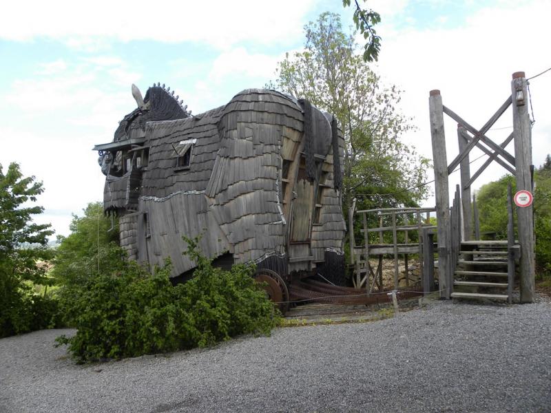 Un cheval, un baobabs....C'est monumental!