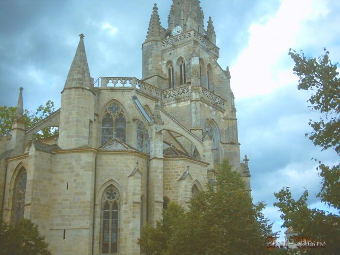 la Collégiale notre-dame d'Uzeste (gironde)