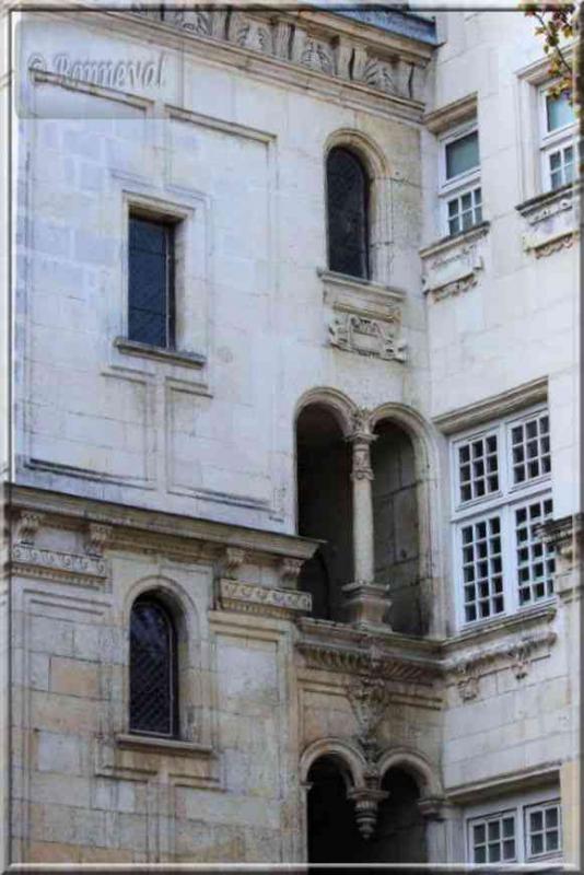 La Rochelle rue des Augustins Maison Henri II tourelle escalier