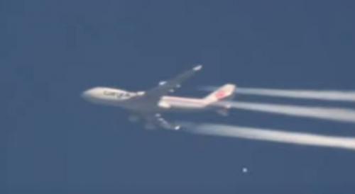 Rencontres entre avions et ovnis.