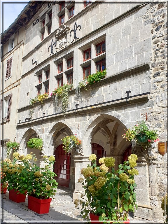 949 - Mur de Barrez dans l’Aveyron (12)