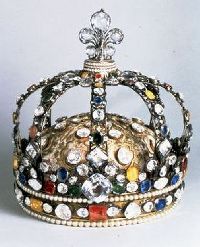 La couronne du Sacre de Louis XV. Augustin Duflot - 1722 - Diamants de la Couronne, galerie d�Apollon, mus�e du Louvre � RMN - Martine Beck-Coppola