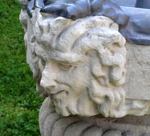 Exposition-Vente de plantes aromatiques  au Château de Montigny sur Aube...